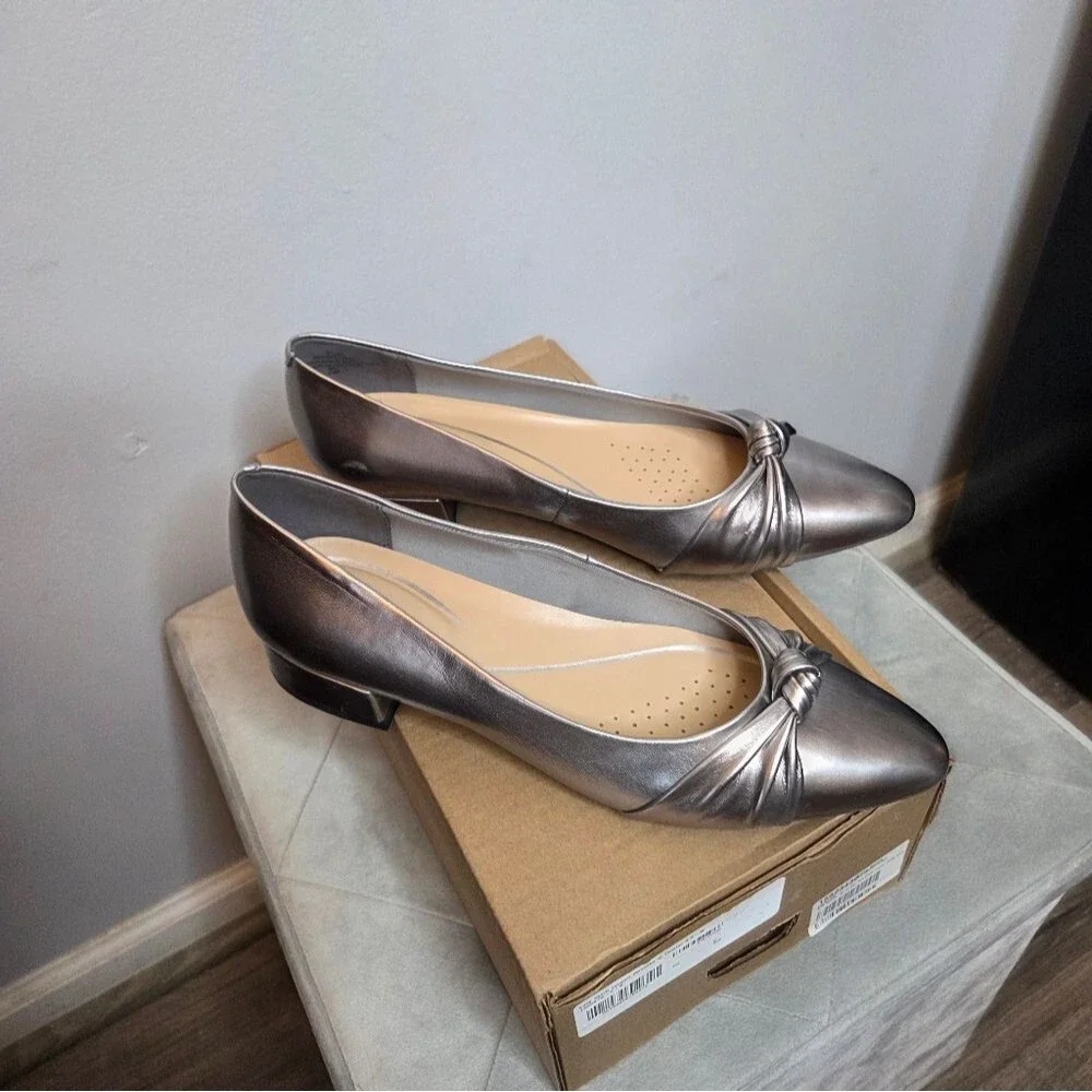 Easy Spirit Christen Metallic Silver Flats, Sz‎  9.5 W New in Box